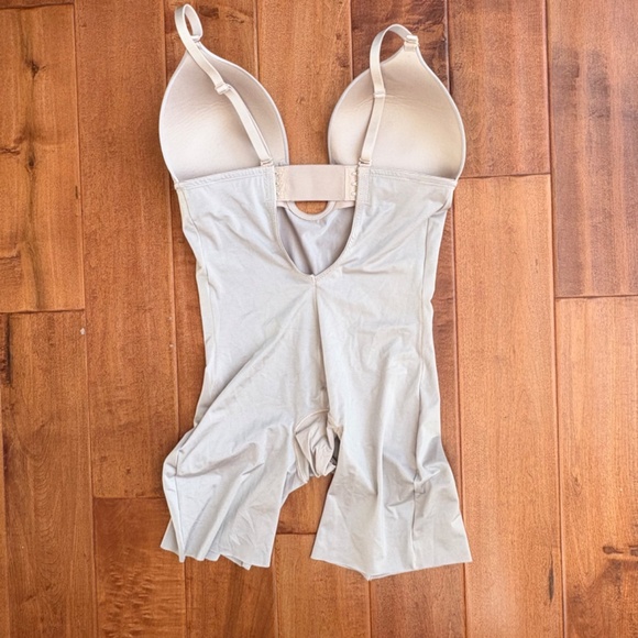 SPANX Suit Your Fancy Plunge Low Back Mid-Thigh Bodysuit Size XL Beige - Picture 13 of 16